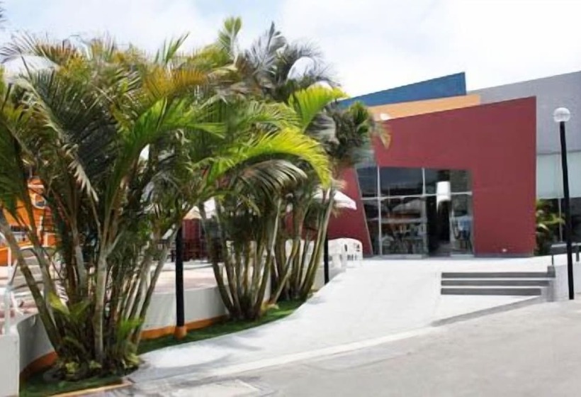 هتل Y Centro De Convenciones Chavin