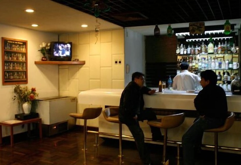 هتل Y Centro De Convenciones Chavin