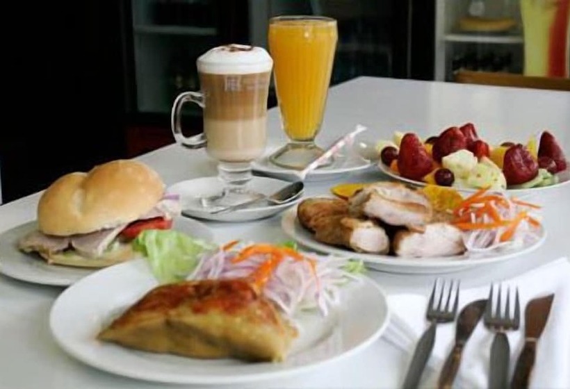 هتل Y Centro De Convenciones Chavin