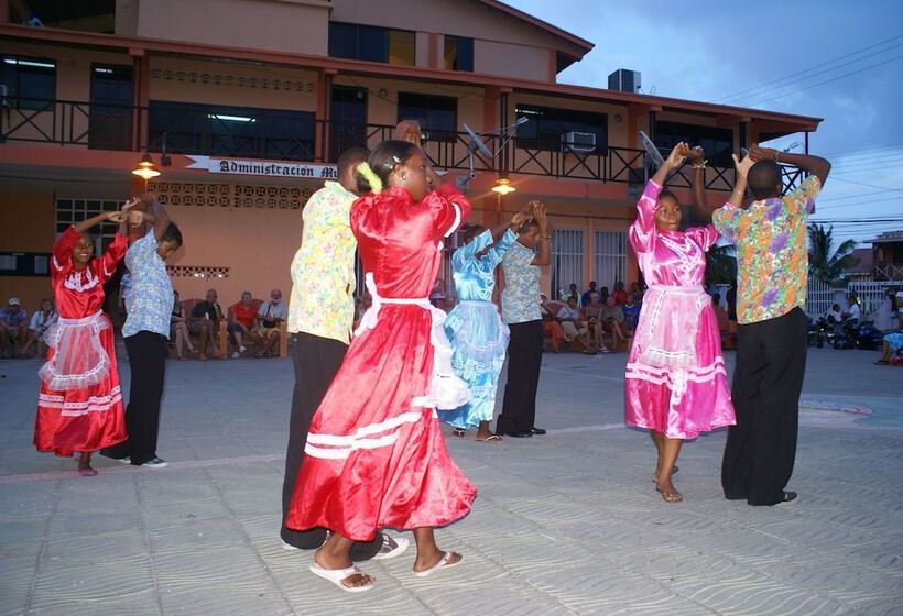 酒店 Yellow Home Providence Island