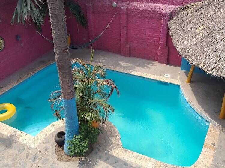 La Casa Amarilla Hostel