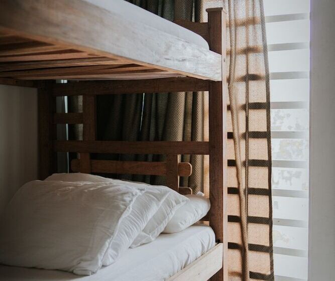 La Casa Amarilla Hostel