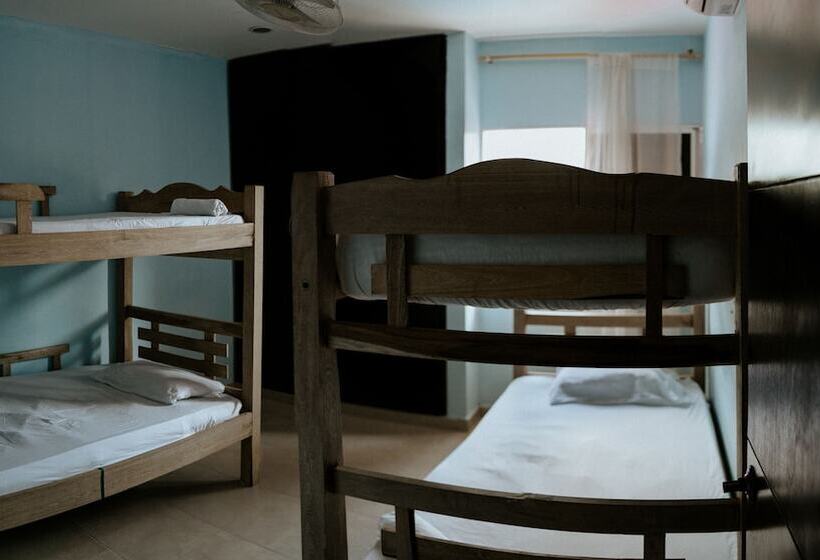 La Casa Amarilla Hostel