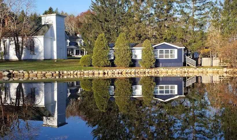 Lighthouse Motel & Cottages