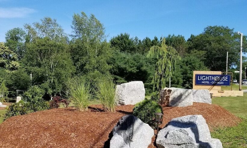 Lighthouse Motel & Cottages