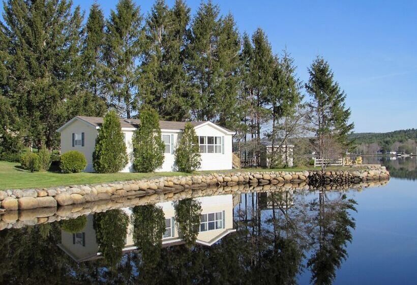 Lighthouse Motel & Cottages