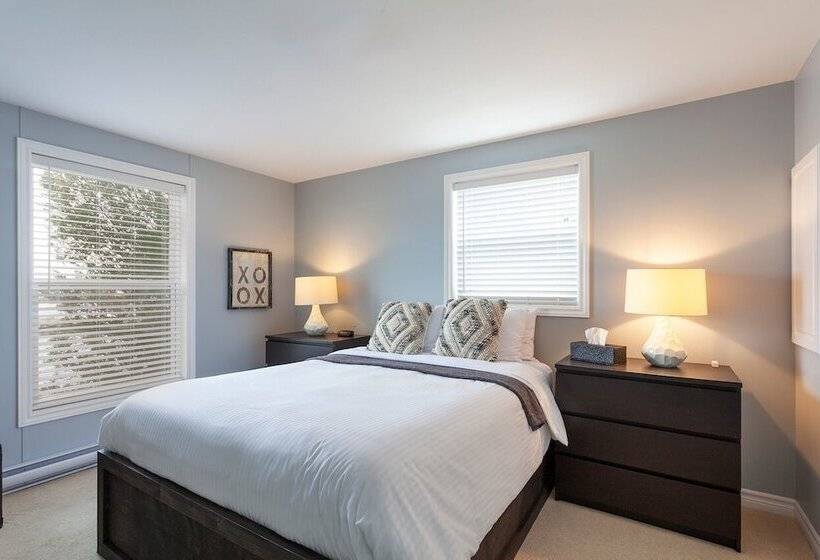 Lighthouse Motel & Cottages