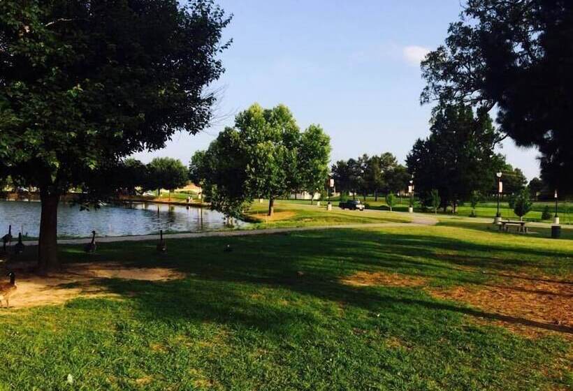 Little Rock Firehouse Museum & Hostel