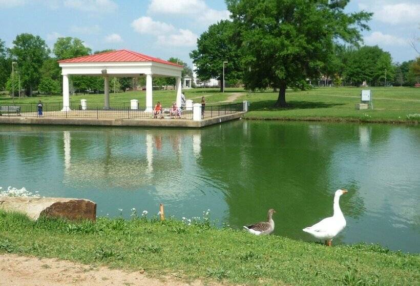 Little Rock Firehouse Museum & Hostel