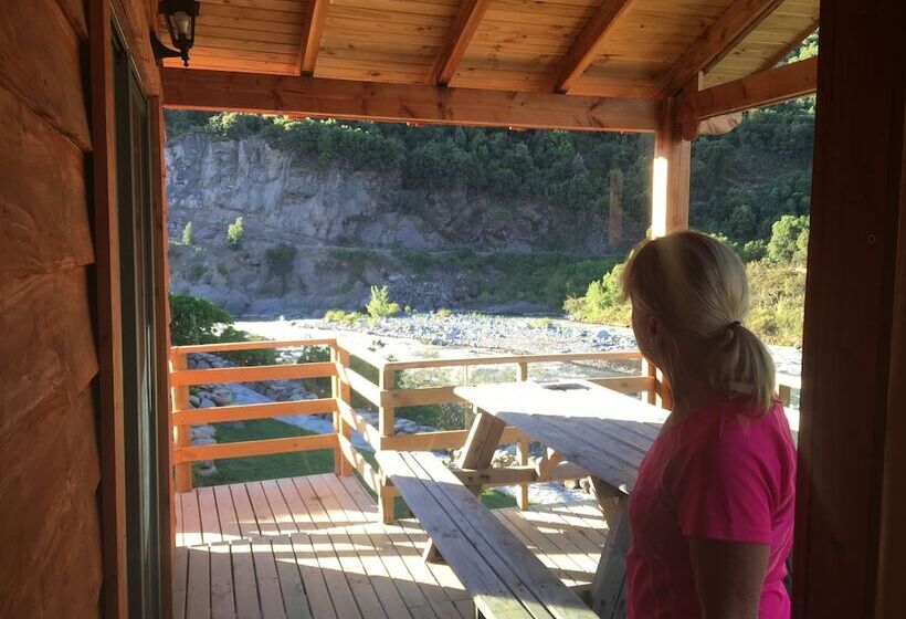 Los Quenes River Lodge