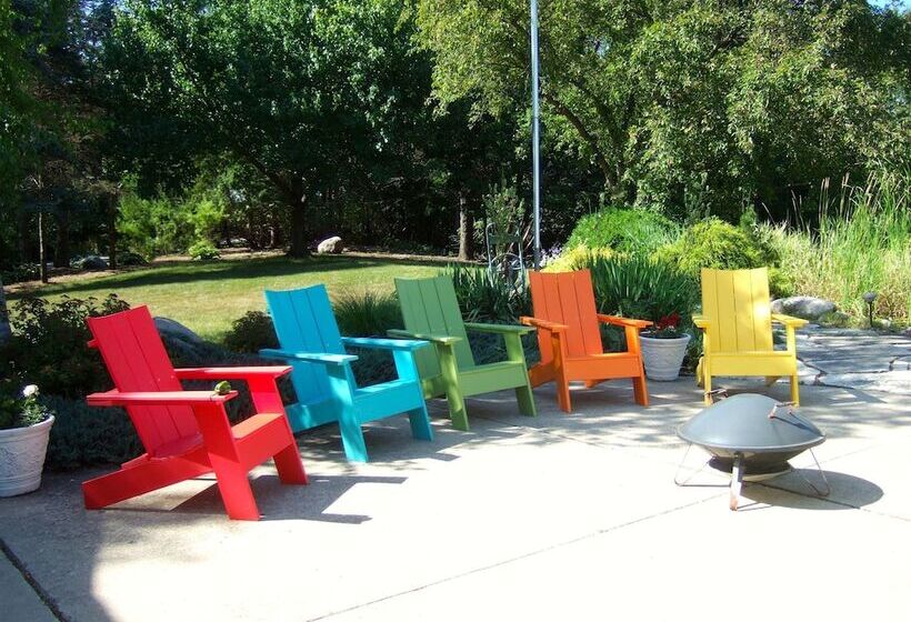 Loya S Little House Bed & Breakfast