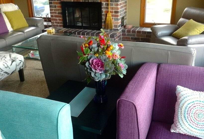 Loya S Little House Bed & Breakfast