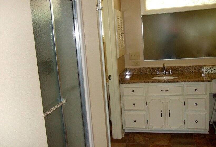 Loya S Little House Bed & Breakfast