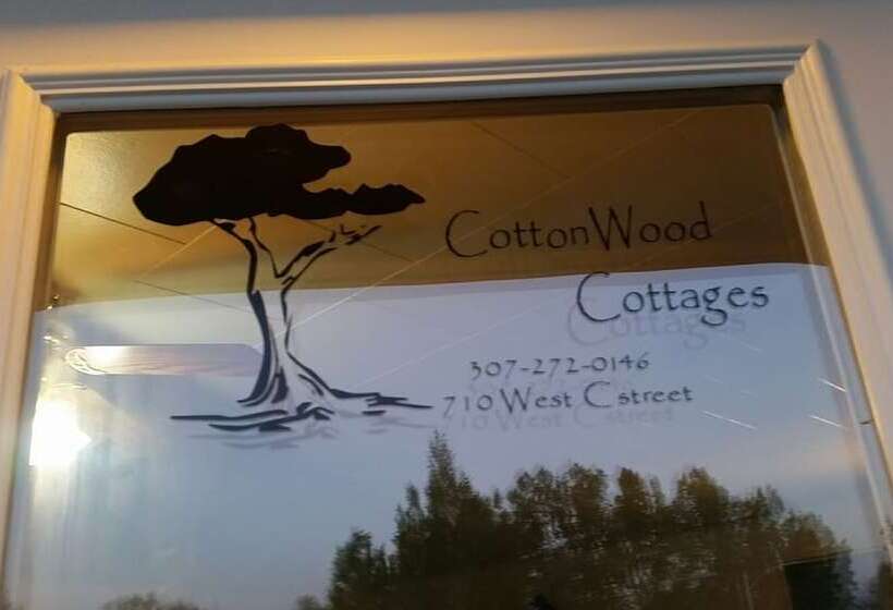 فندق على الطريق Cottonwood Cottages