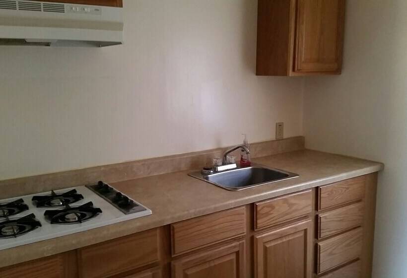 فندق على الطريق Cottonwood Cottages