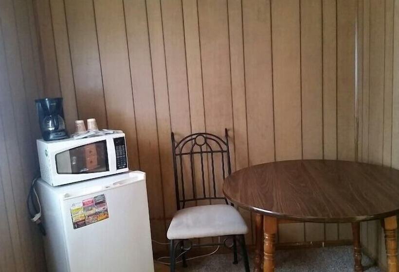 فندق على الطريق Cottonwood Cottages