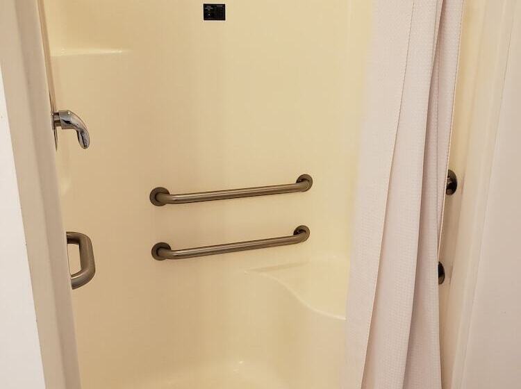 فندق على الطريق Country Inn