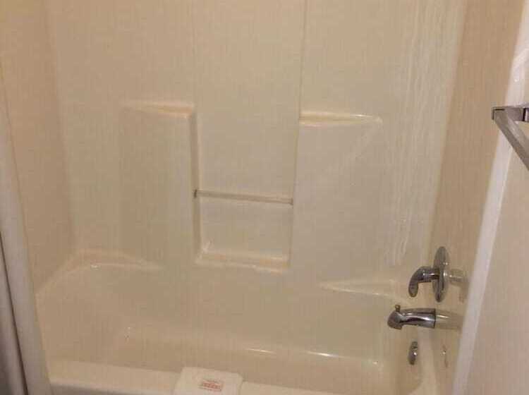 فندق على الطريق Country Inn