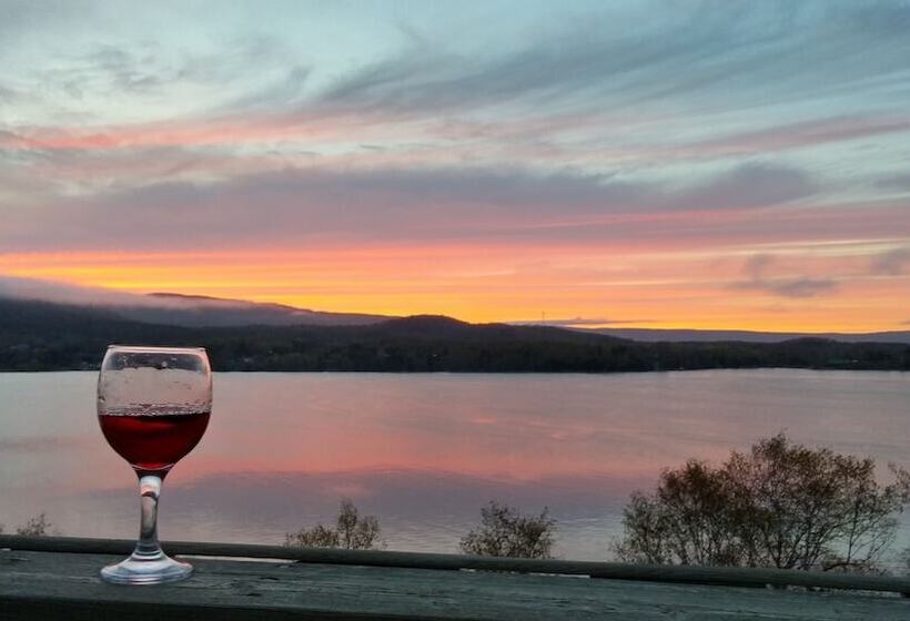 فندق على الطريق Knotty Pine Cottages