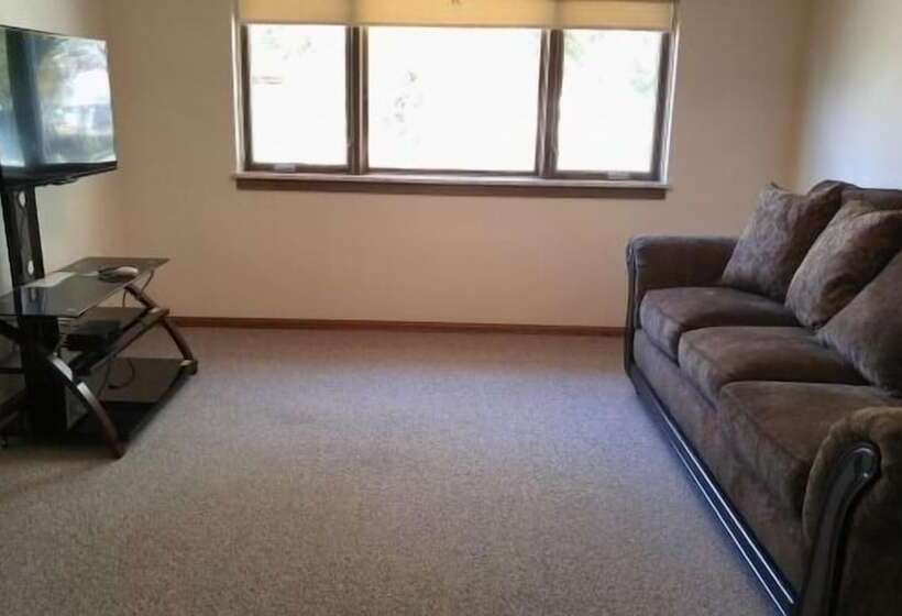 فندق على الطريق Lewellen Lodge