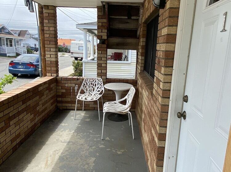 فندق على الطريق Nautical Beach Properties