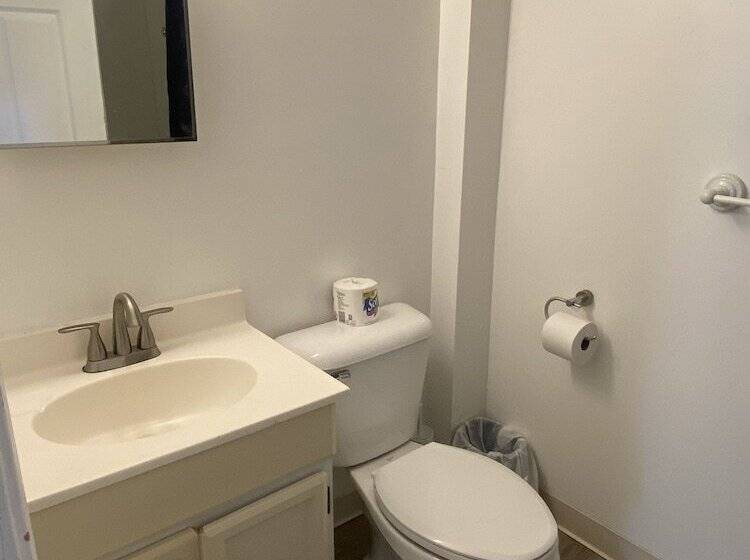 فندق على الطريق Nautical Beach Properties