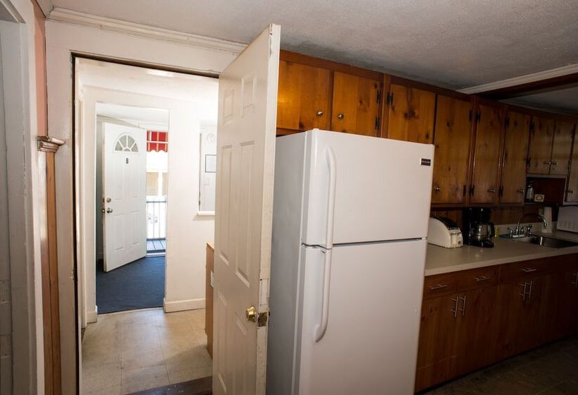 فندق على الطريق Nautical Beach Properties