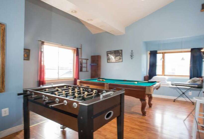 فندق على الطريق Nautical Beach Properties