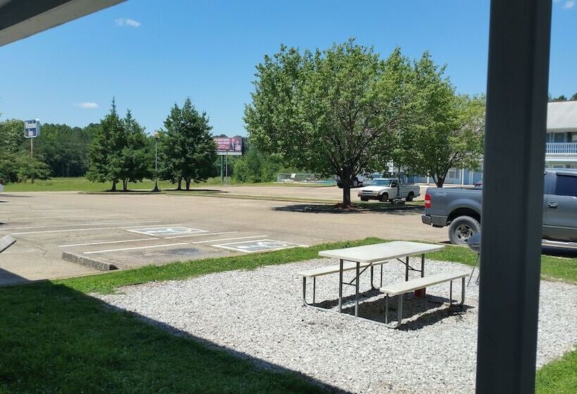 فندق على الطريق Victorian Inn