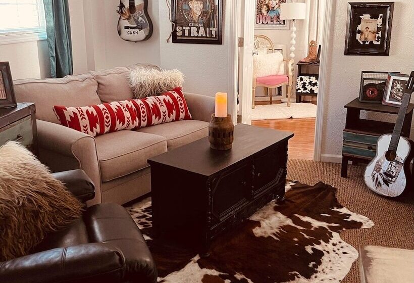 فندق على الطريق Westport Inn