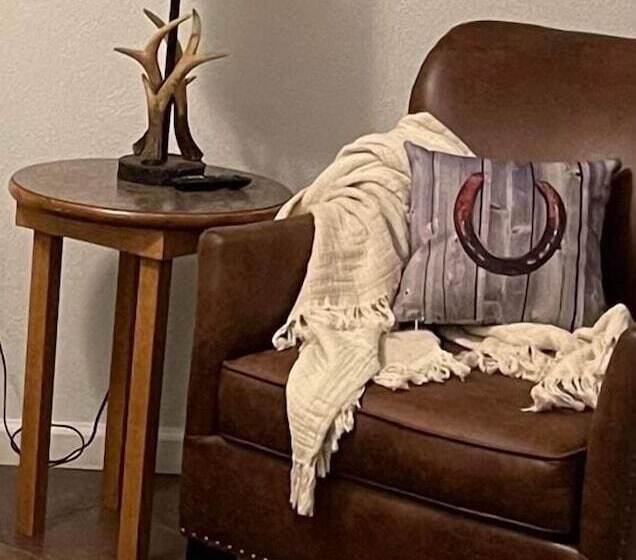 فندق على الطريق Westport Inn