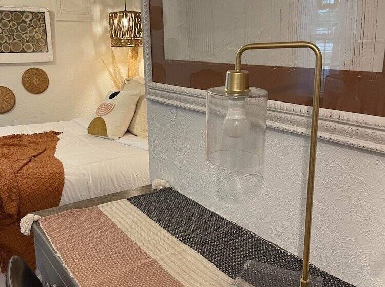 فندق على الطريق Westport Inn