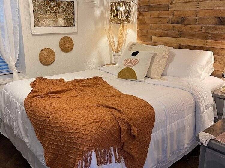 فندق على الطريق Westport Inn