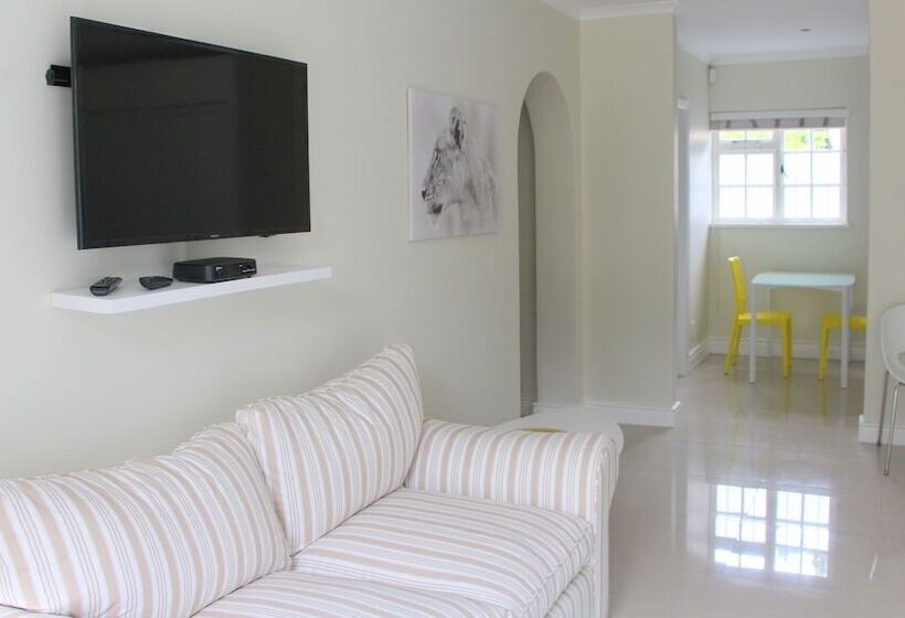 بنسيون Alphen Lodge Constantia