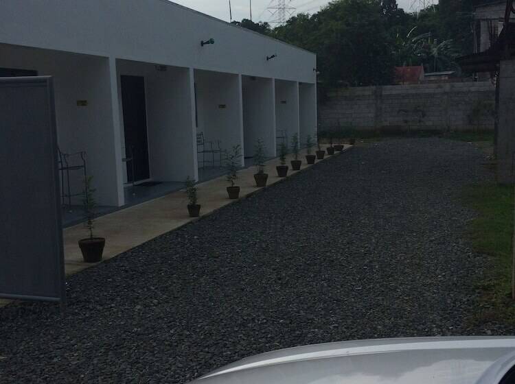 بنسيون Bumblebee Inn