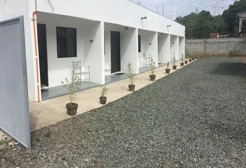 بنسيون Bumblebee Inn