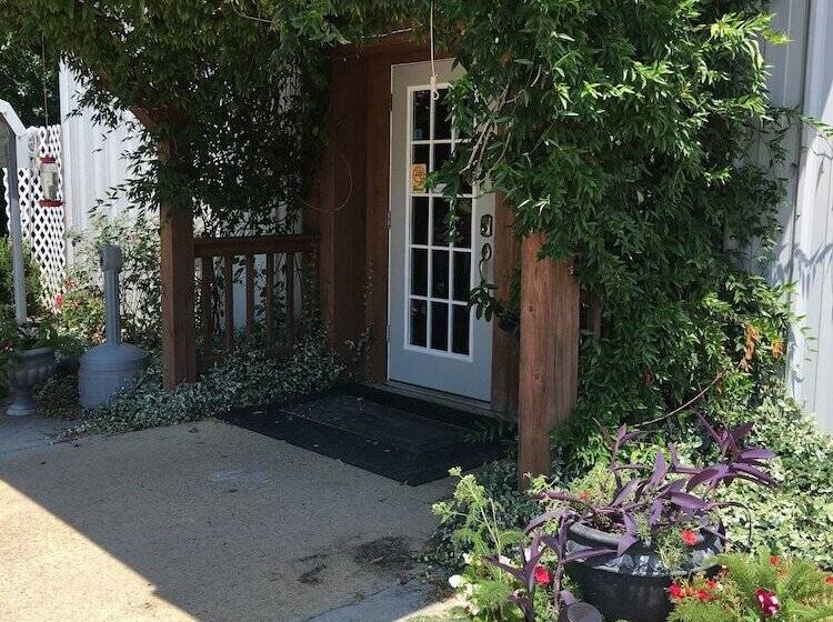 بنسيون Cart Barn Inn