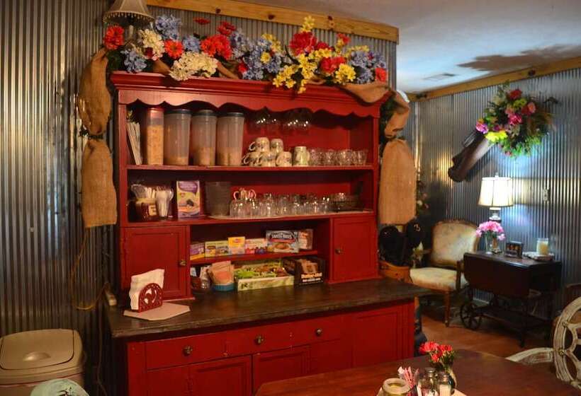 بنسيون Cart Barn Inn