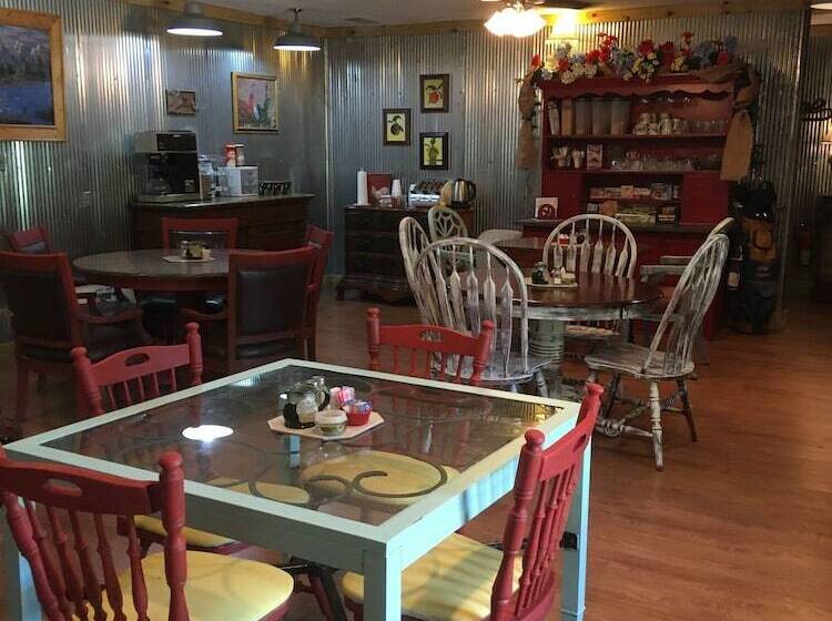 بنسيون Cart Barn Inn