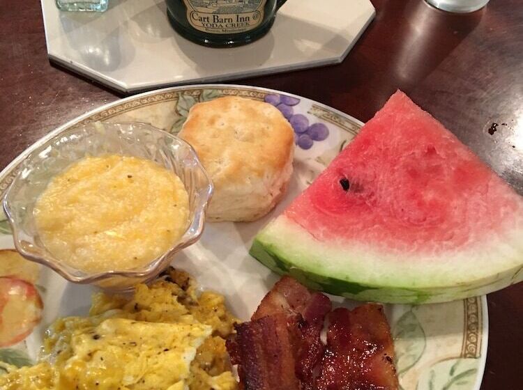 بنسيون Cart Barn Inn