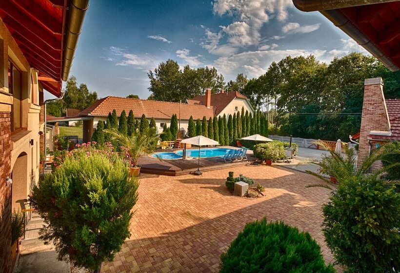 بنسيون Erdei Guesthouse