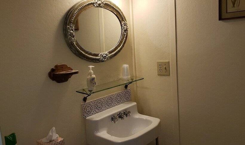 بنسيون Hawks House Inn