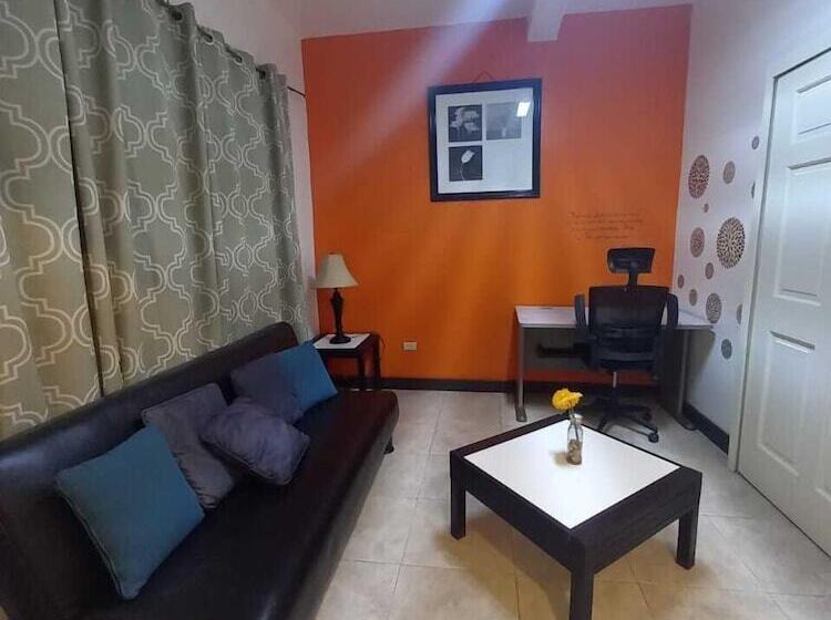بنسيون La Casa De Joy Airport Apartments
