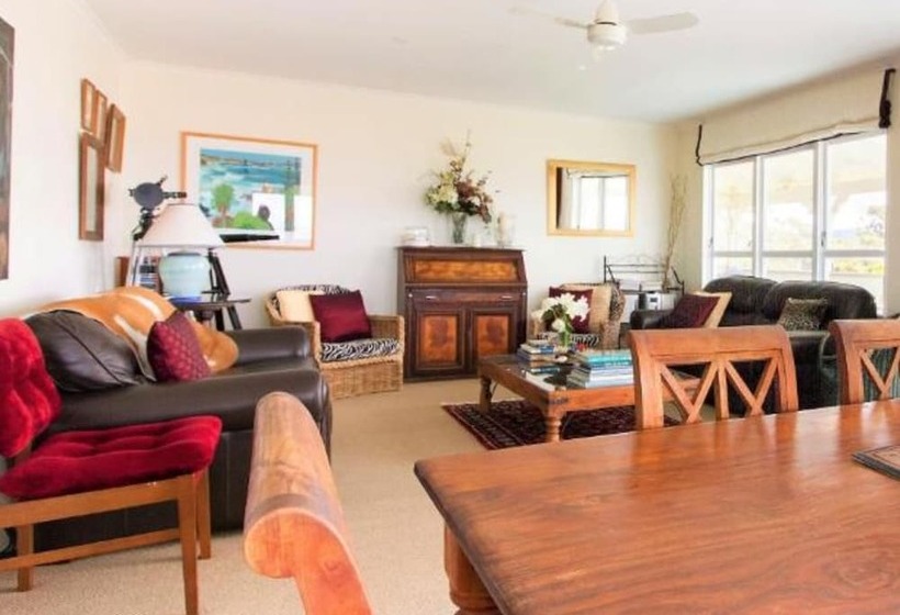 פנסיון Mangawhai Lodge