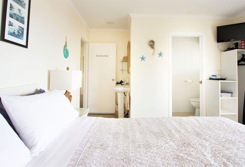 פנסיון Mangawhai Lodge