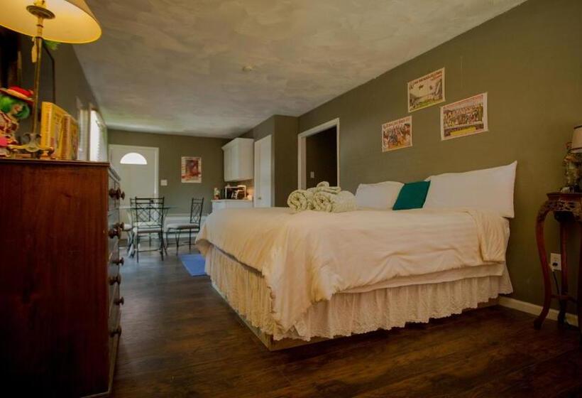 بنسيون Village Studios