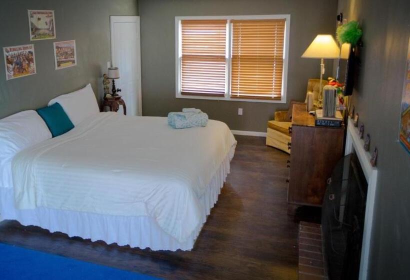 بنسيون Village Studios