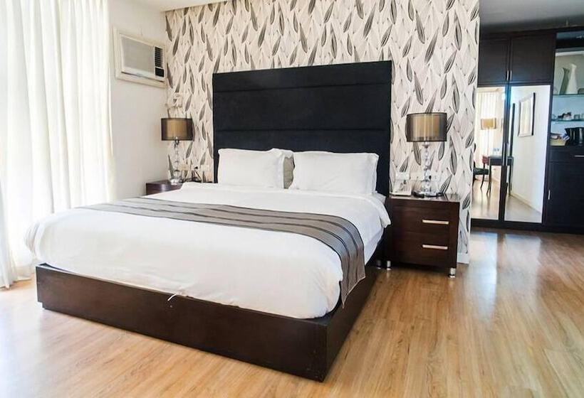 Queen Margarette Hotel   Downtown