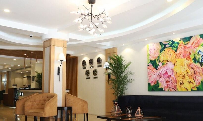 Queen Margarette Hotel   Downtown