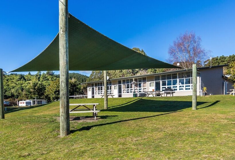 אתר נופש Motutere Bay Top 10 Holiday Park